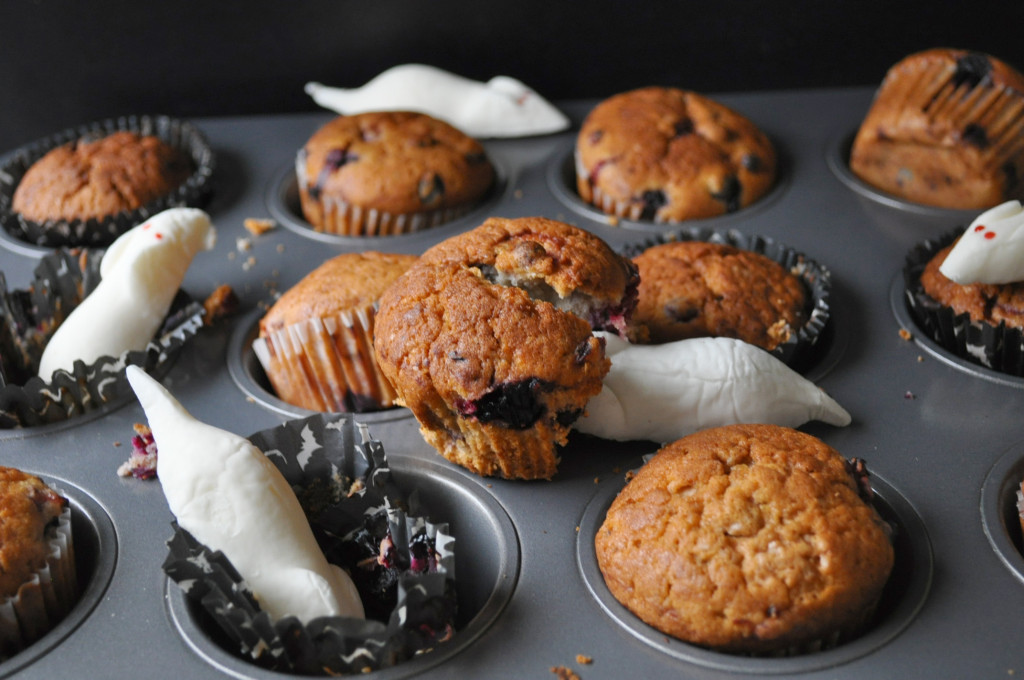 a muffina na plechu myši pozadie