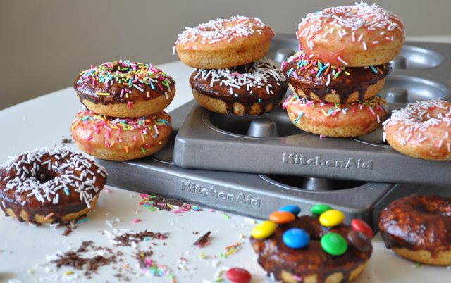 a donat hotové na plechu so zdob.kit.